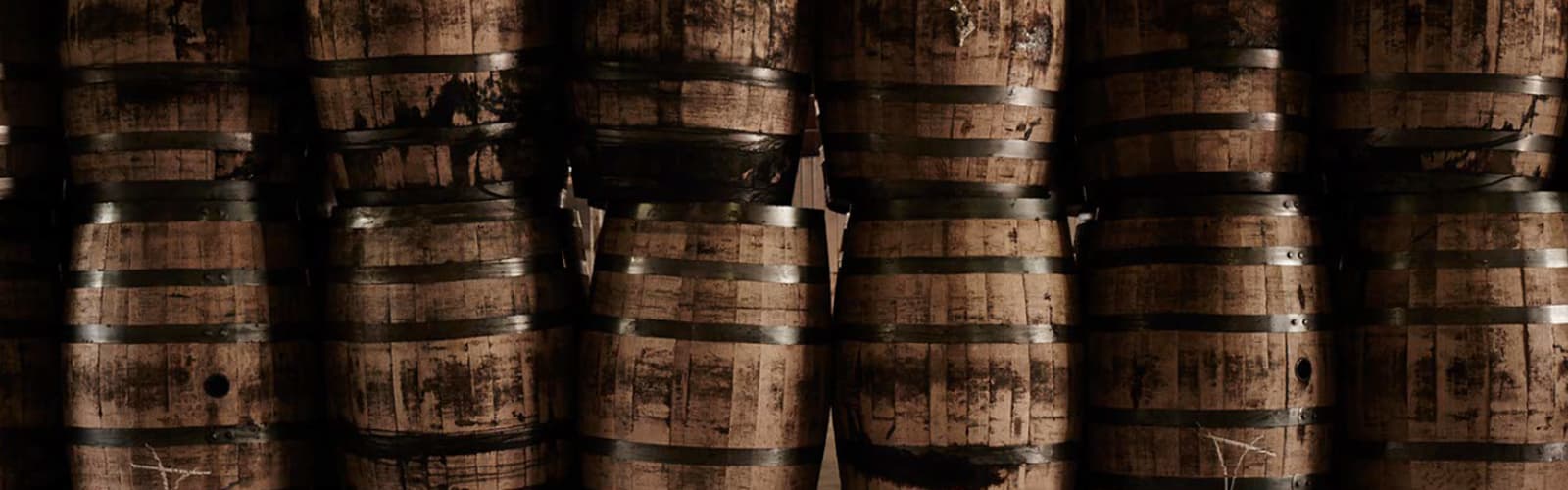 
Naše whiskey je jantarově žlutá