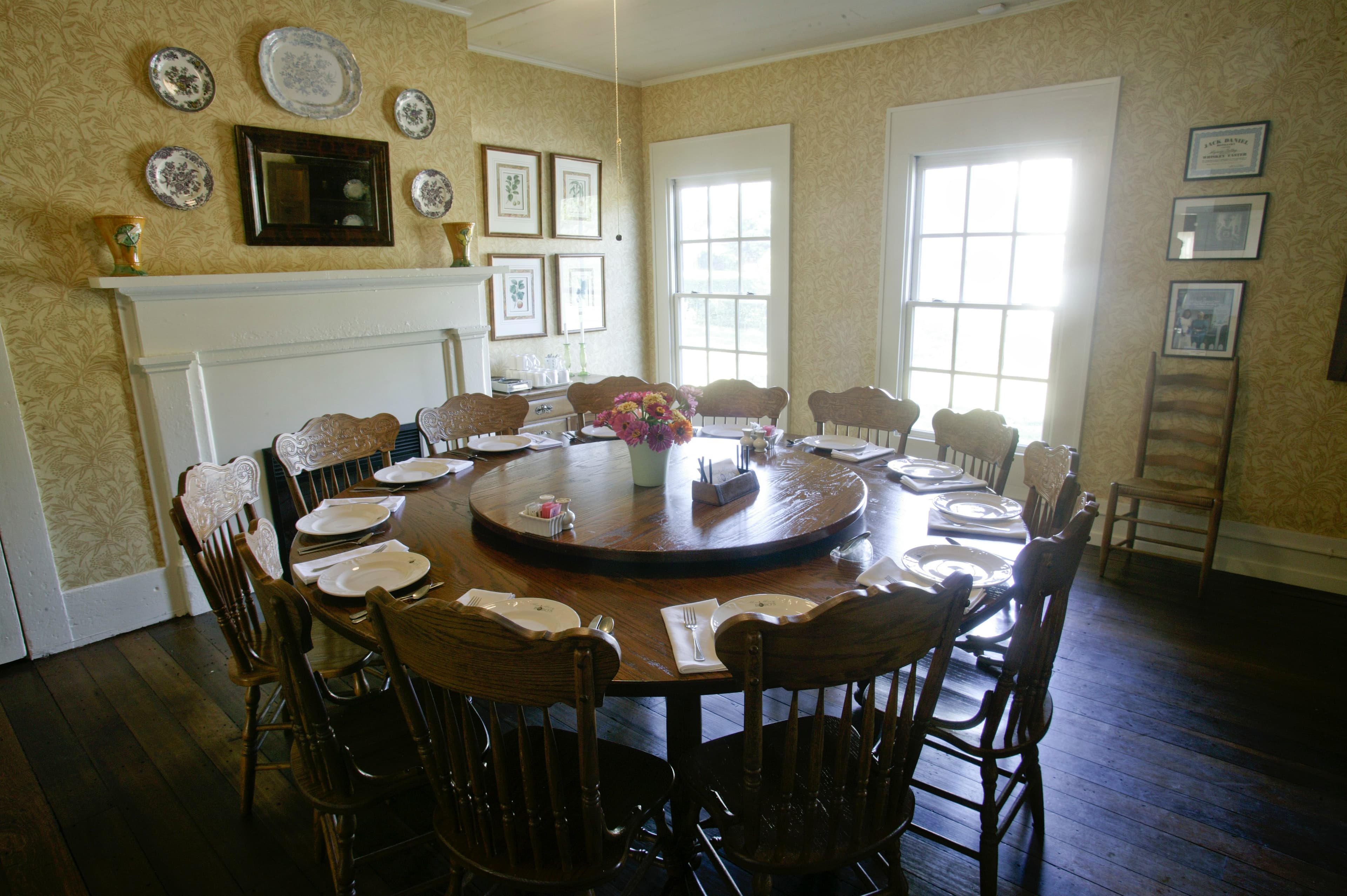 dining table at Miss Mary Bobo's Restaurant